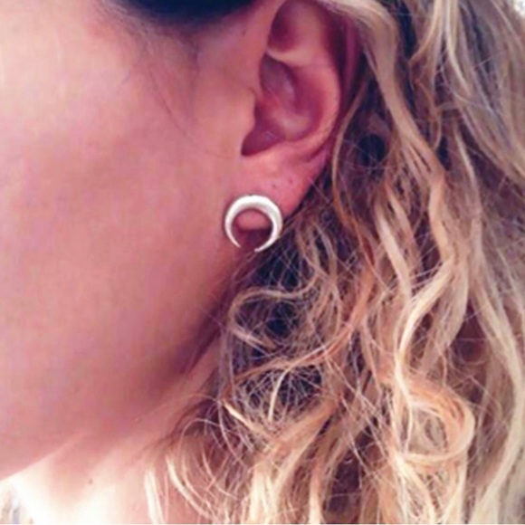 Boutique Jewelry - Crescent Moon Simple Chic Earrings Gold or Silver